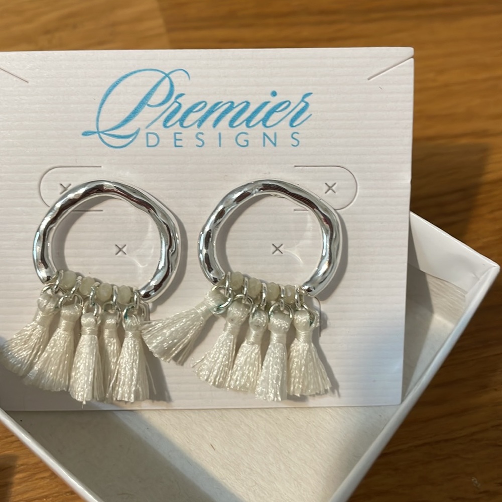 Premier Designs - Earings - Picture 3 of 3